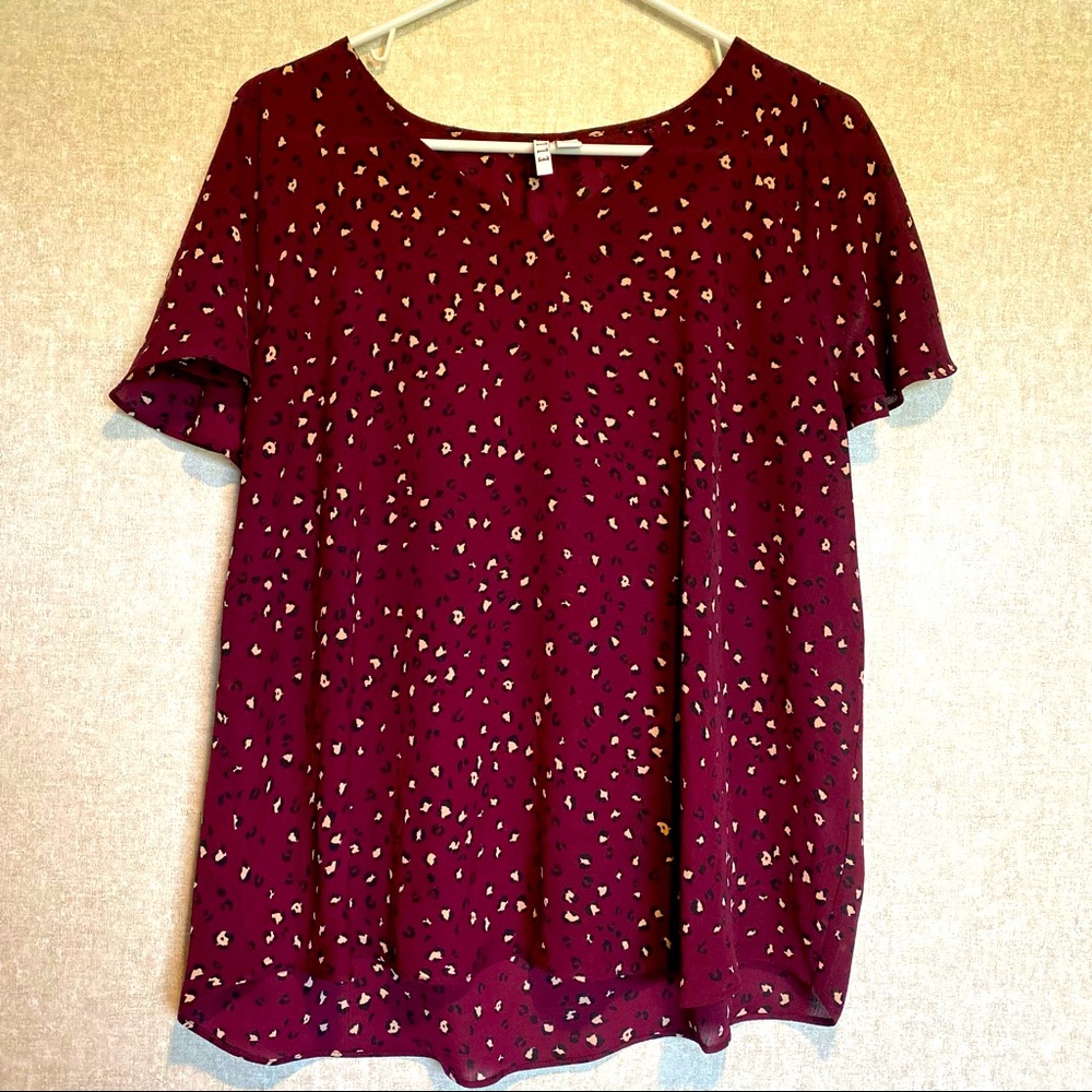 Elle Women’s Short Sleeve Animal Print Sheer V-Neck Maroon Size L